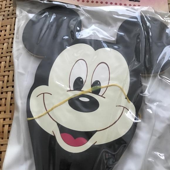 Mickey Mouse Paddle Ball Vintage, Sealed package. never opened. rare - Picture 2 of 2